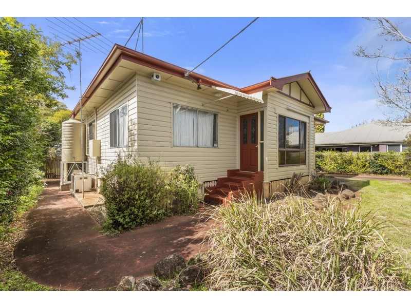 112 Drayton Road, Harristown QLD 4350