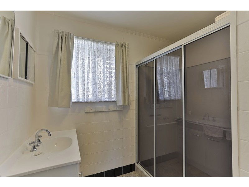 11 Berghofer Street, Rockville QLD 4350