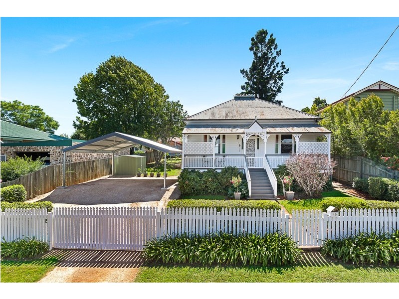 49 Alford Street, Mount Lofty QLD 4350
