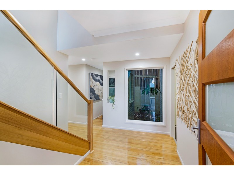 2/11B Barry Street, Mount Lofty QLD 4350