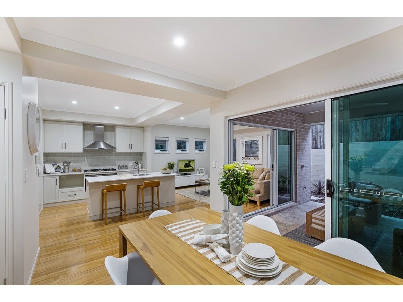 2/11B Barry Street, Mount Lofty QLD 4350