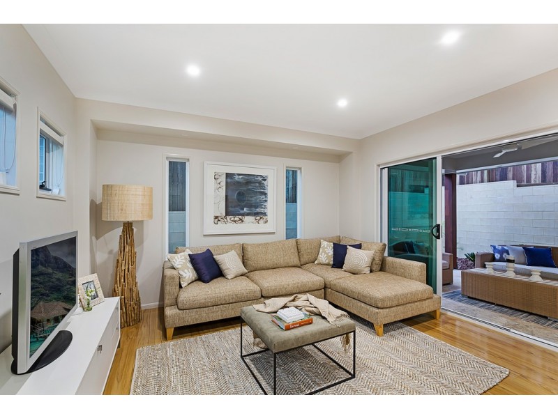 2/11B Barry Street, Mount Lofty QLD 4350