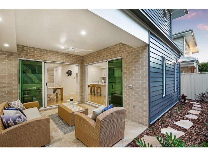 2/11B Barry Street, Mount Lofty QLD 4350