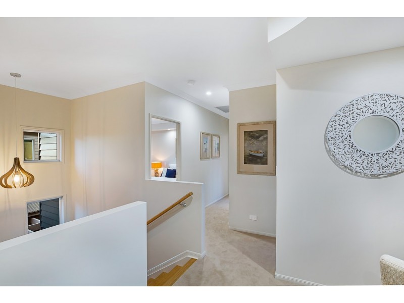 2/11B Barry Street, Mount Lofty QLD 4350