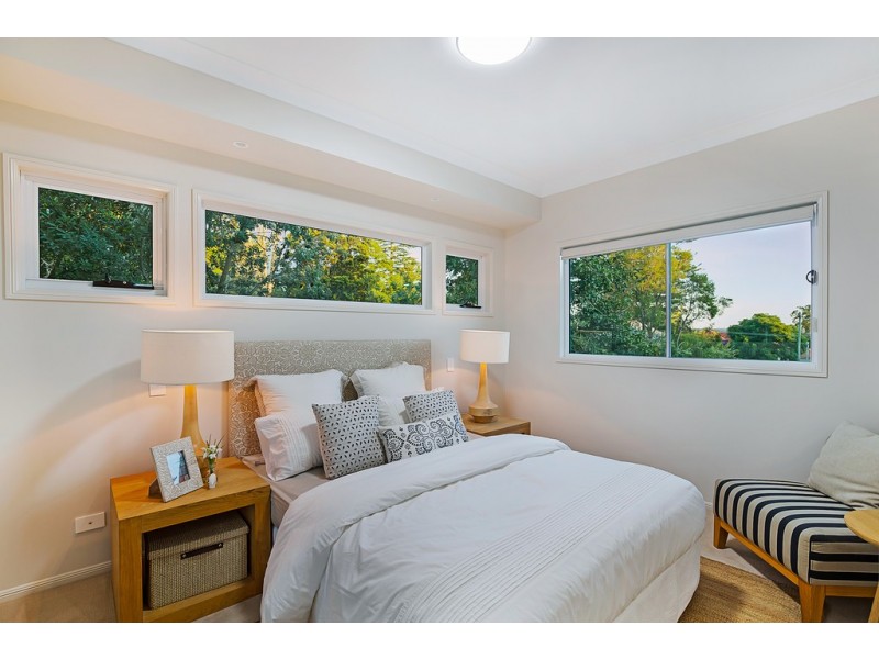 2/11B Barry Street, Mount Lofty QLD 4350