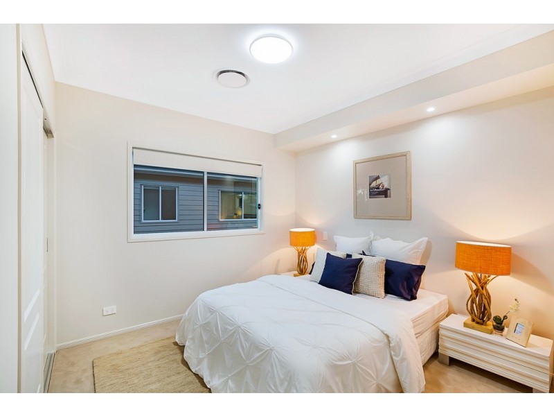 2/11B Barry Street, Mount Lofty QLD 4350