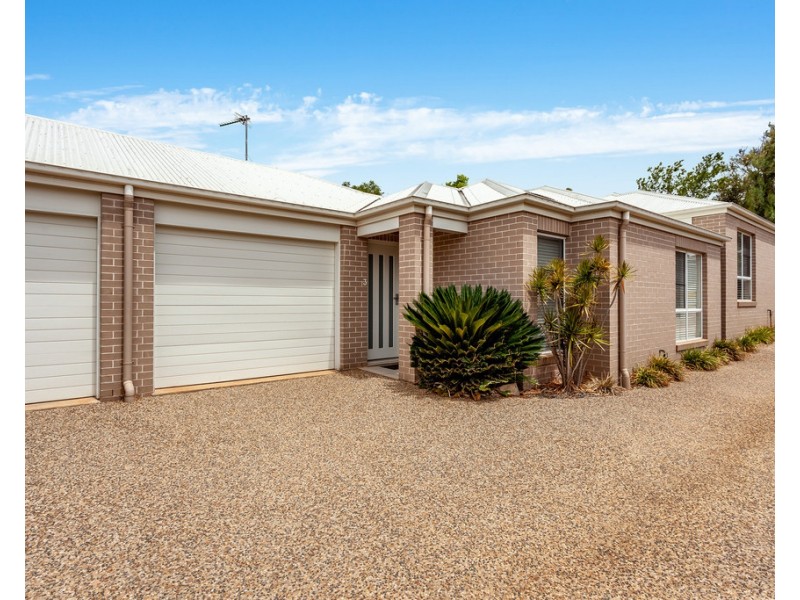 Unit 3/18 Swallow Court, Newtown QLD 4350