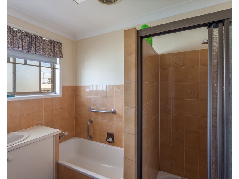 Unit 2/88 Anzac Avenue, Newtown QLD 4350