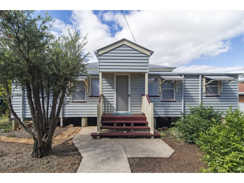252 West Street, Kearneys Spring QLD 4350