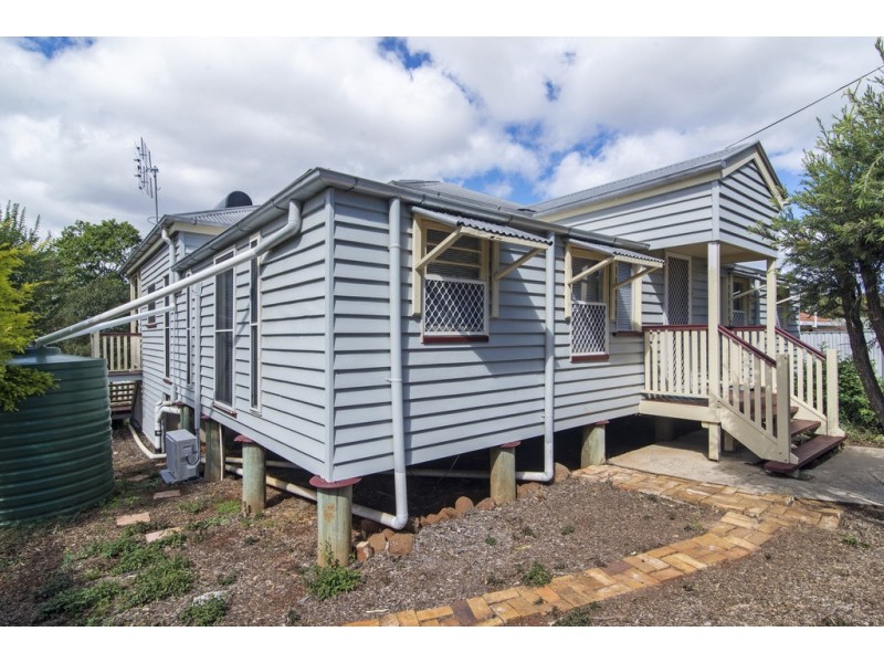 252 West Street, Kearneys Spring QLD 4350