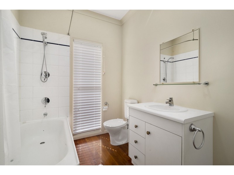 252 West Street, Kearneys Spring QLD 4350