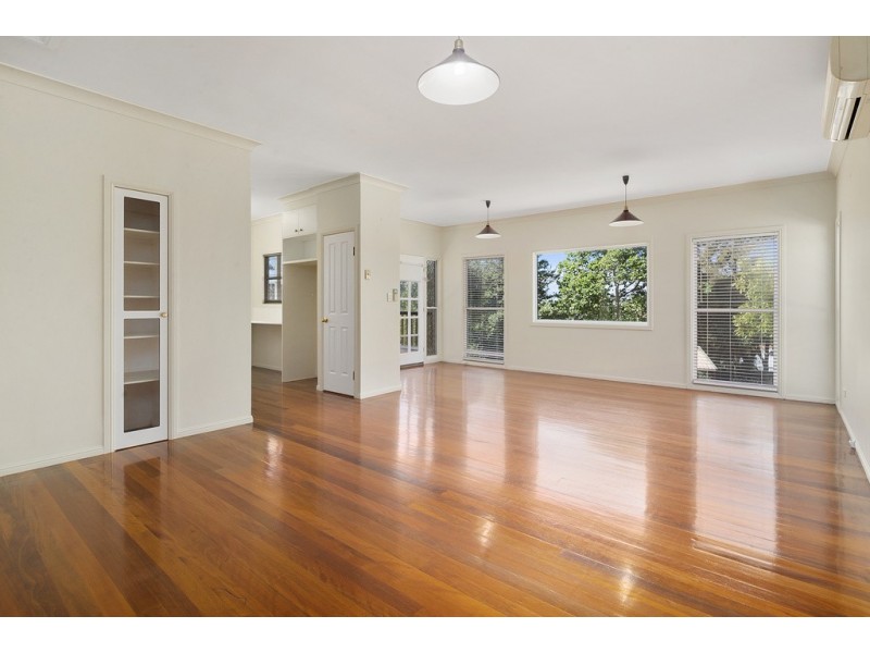 252 West Street, Kearneys Spring QLD 4350