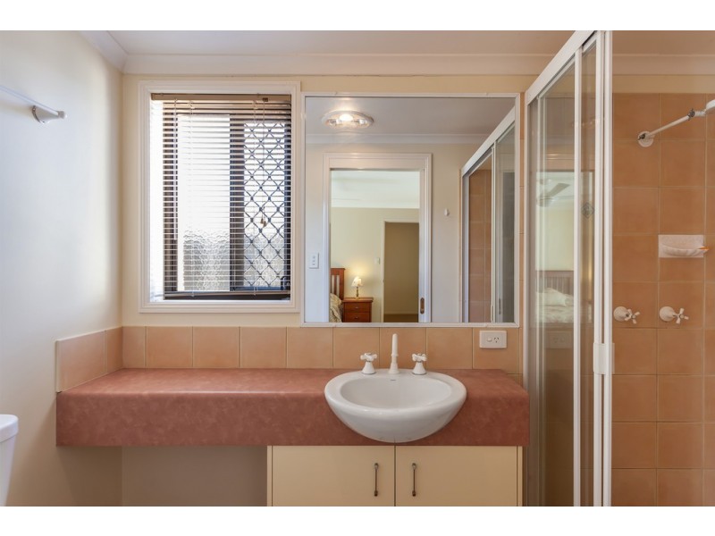 Unit 2/220 Campbell Street, Newtown QLD 4350