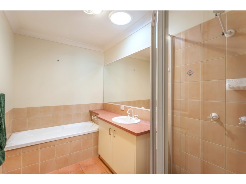 Unit 2/220 Campbell Street, Newtown QLD 4350