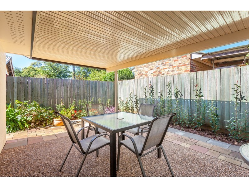 Unit 2/220 Campbell Street, Newtown QLD 4350