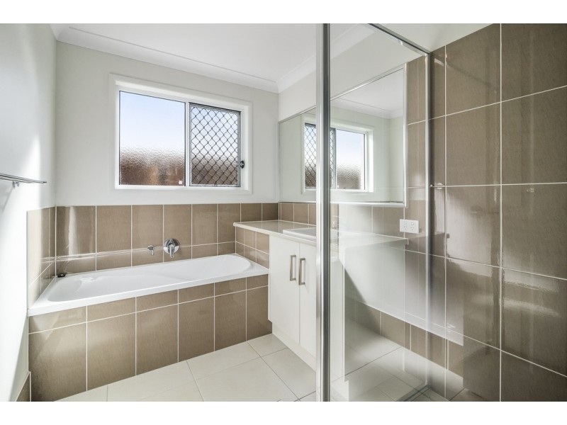 61 Entabeni Drive, Kearneys Spring QLD 4350