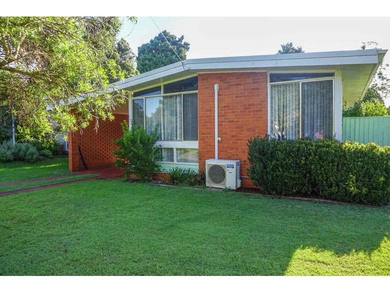 17 Talinga Street, Mount Lofty QLD 4350