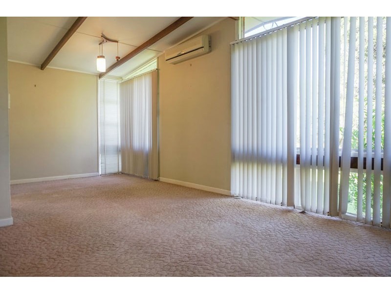 17 Talinga Street, Mount Lofty QLD 4350