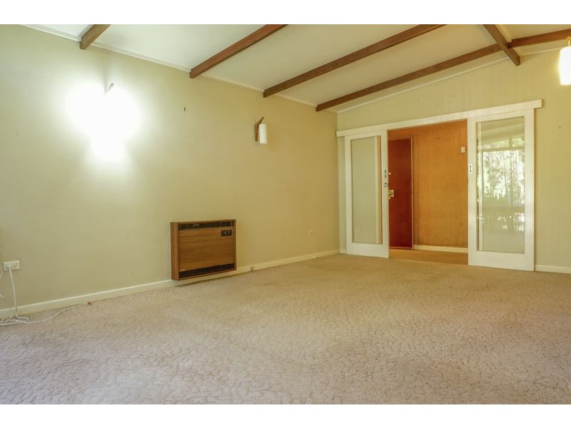 17 Talinga Street, Mount Lofty QLD 4350