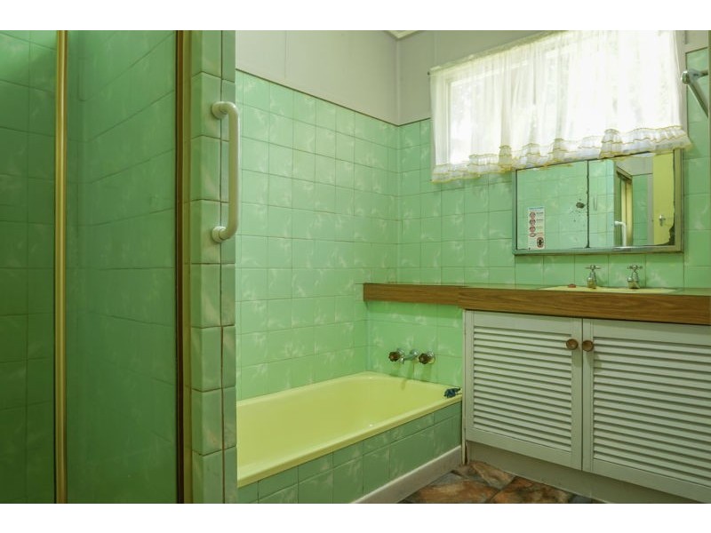 17 Talinga Street, Mount Lofty QLD 4350