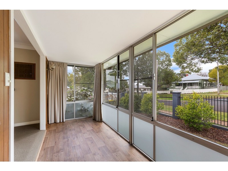 259 Geddes Street, Centenary Heights QLD 4350