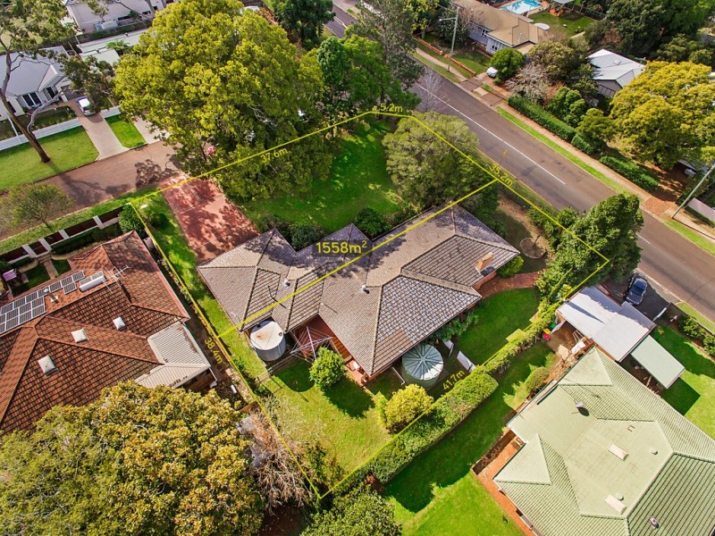 71 Mackenzie Street, Mount Lofty QLD 4350