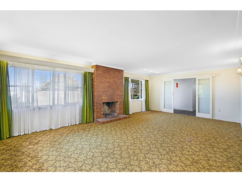 71 Mackenzie Street, Mount Lofty QLD 4350