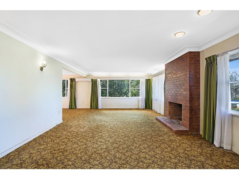 71 Mackenzie Street, Mount Lofty QLD 4350