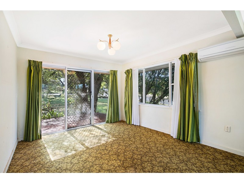 71 Mackenzie Street, Mount Lofty QLD 4350