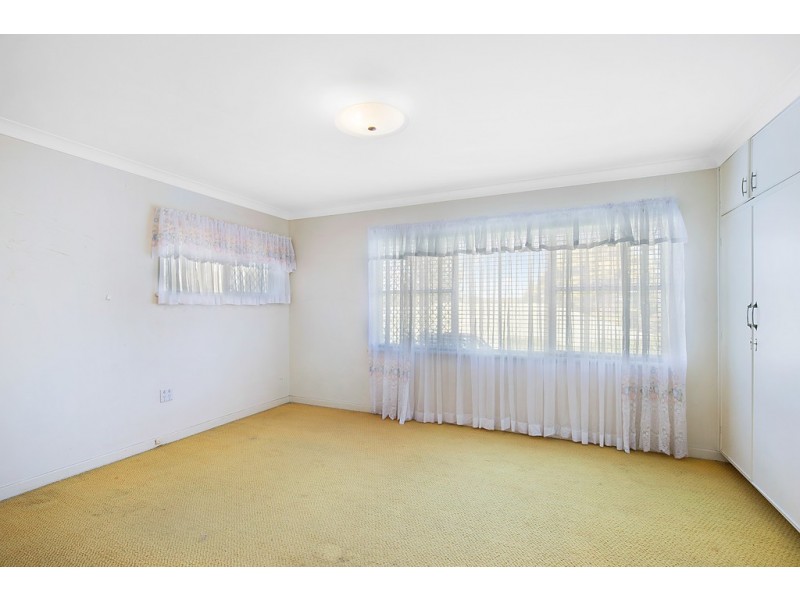 71 Mackenzie Street, Mount Lofty QLD 4350