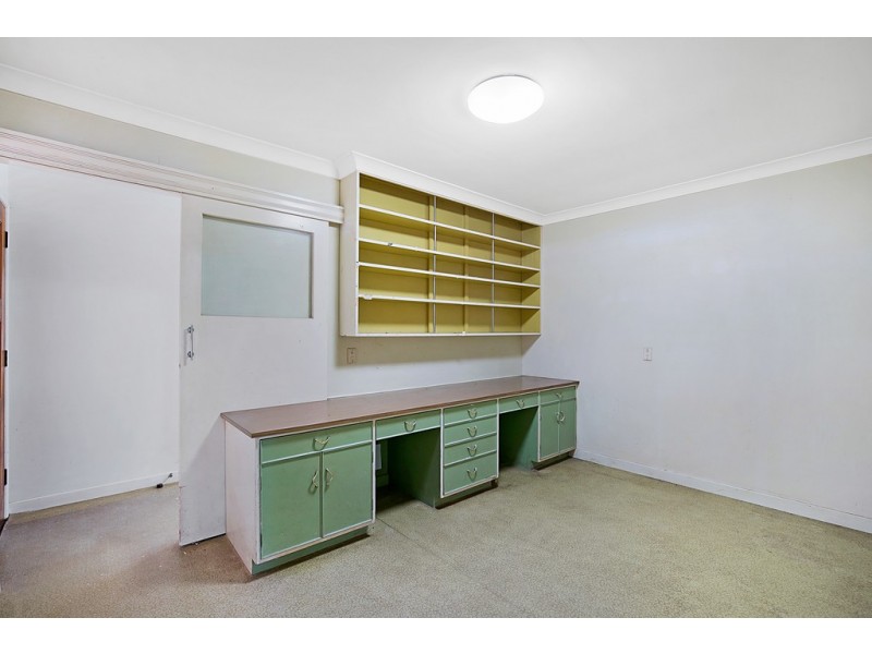 71 Mackenzie Street, Mount Lofty QLD 4350