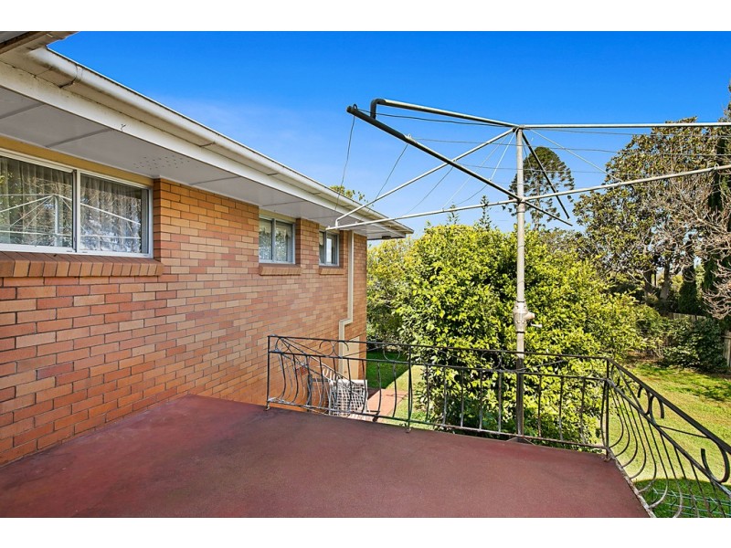 71 Mackenzie Street, Mount Lofty QLD 4350