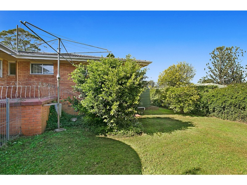71 Mackenzie Street, Mount Lofty QLD 4350