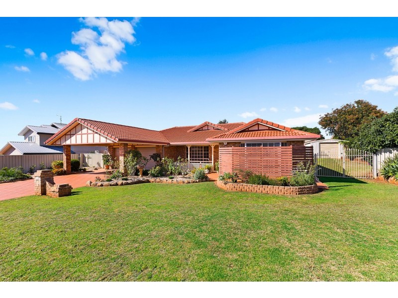 4 Sunflower Close, Middle Ridge QLD 4350