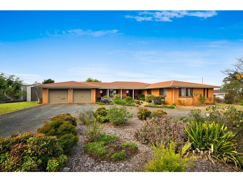 302 Greenwattle Street, Wilsonton Heights QLD 4350