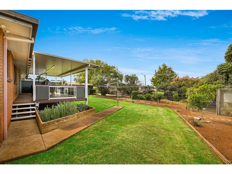 302 Greenwattle Street, Wilsonton Heights QLD 4350