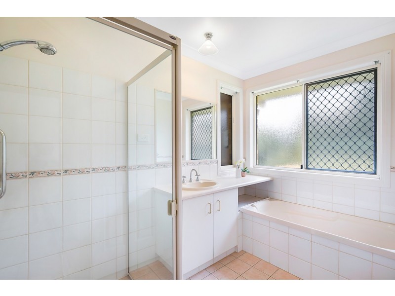 9 Bronwyn Court, Highfields QLD 4352