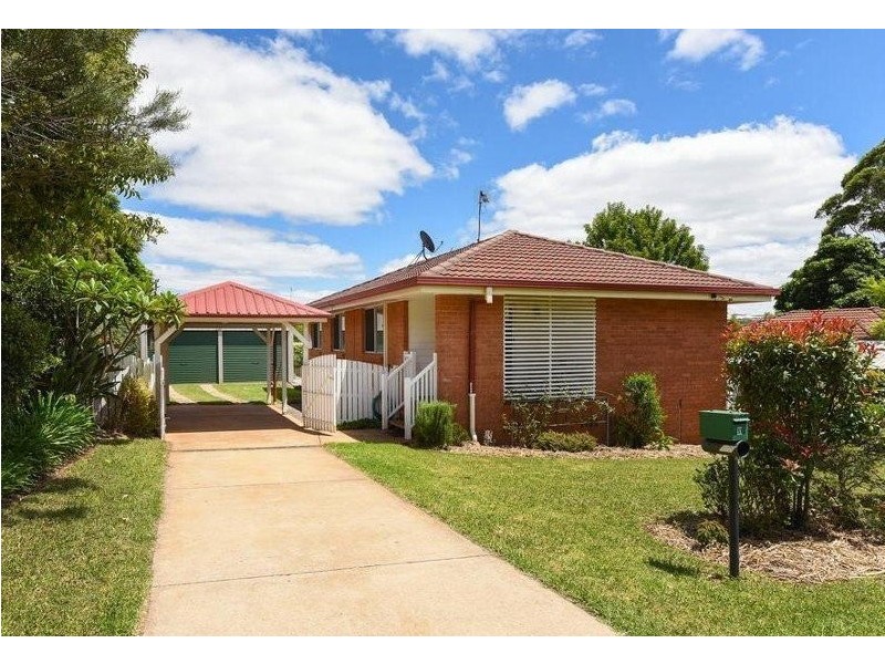 11 Festival Street, Rockville QLD 4350