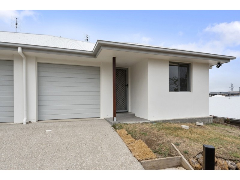 2/11 Adelaide Street, Cranley QLD 4350