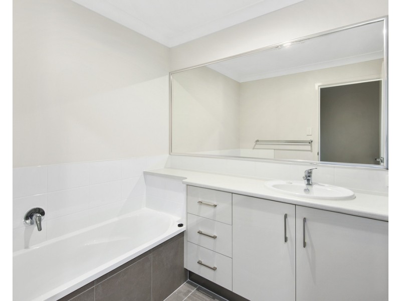 Unit 2/34 Woleebee Drive, Glenvale QLD 4350