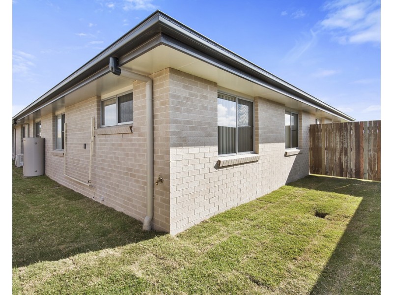 Unit 2/34 Woleebee Drive, Glenvale QLD 4350