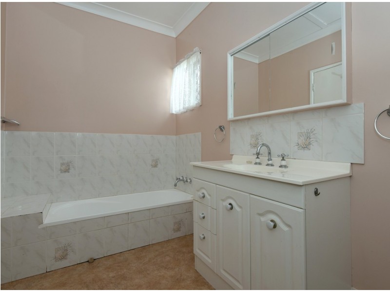 2 Harth Street, Rockville QLD 4350