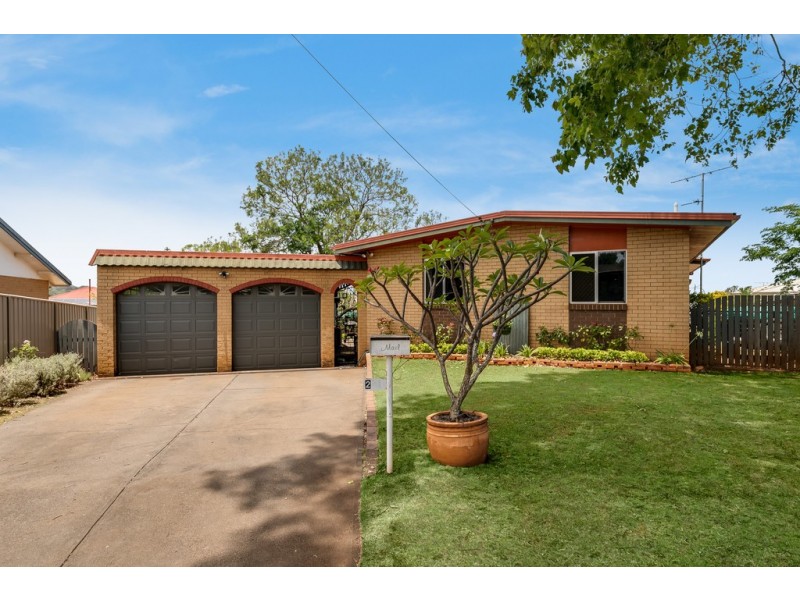 2 Bullock Street, Rockville QLD 4350
