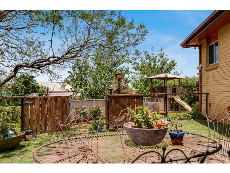 2 Bullock Street, Rockville QLD 4350