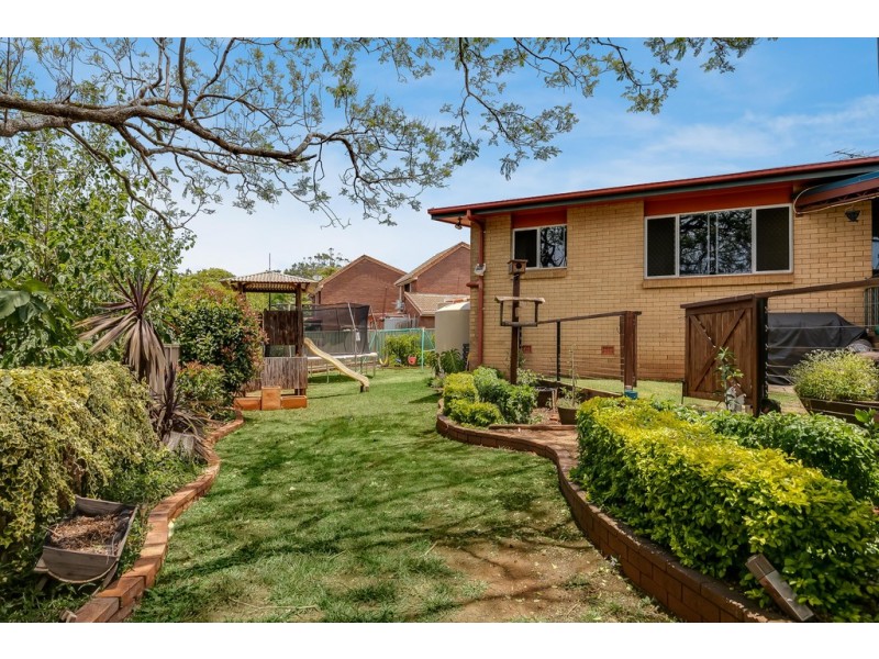 2 Bullock Street, Rockville QLD 4350