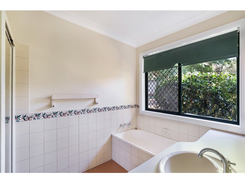 2 Shamrock Court, Middle Ridge QLD 4350