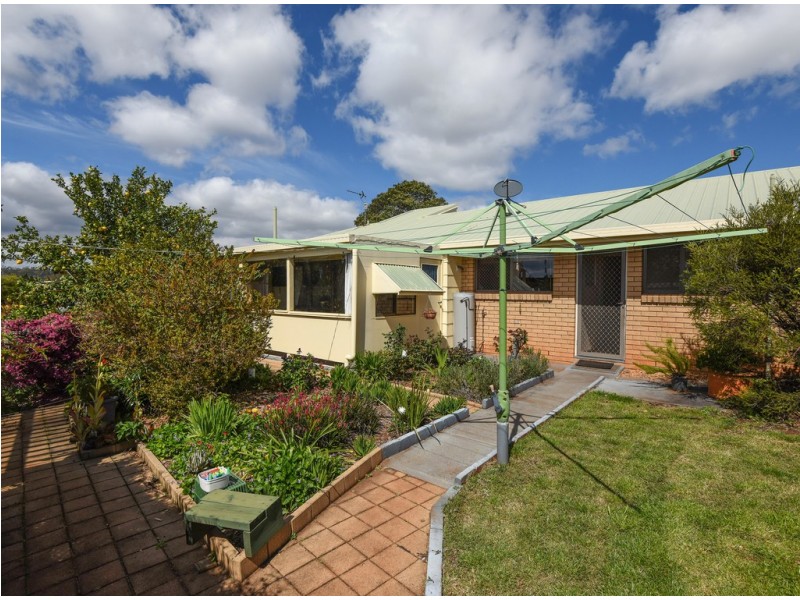 9 Zoe Court, Centenary Heights QLD 4350