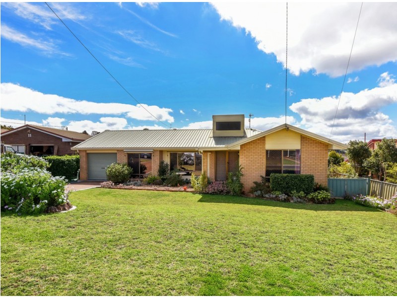 9 Zoe Court, Centenary Heights QLD 4350