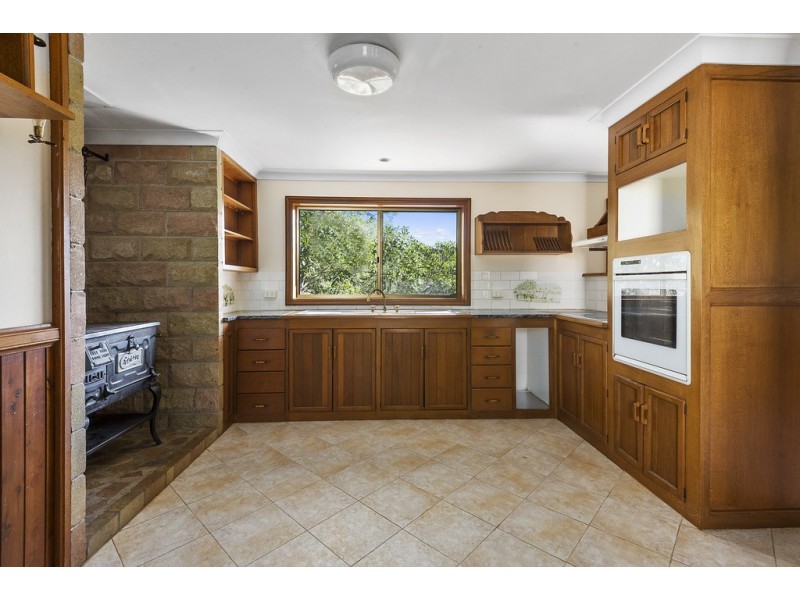 16 Gordon Crescent, Withcott QLD 4352