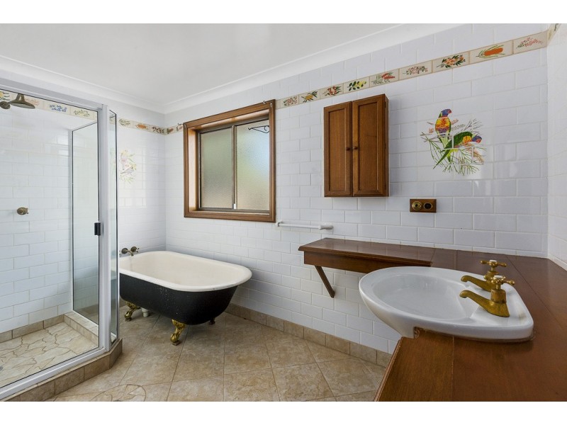 16 Gordon Crescent, Withcott QLD 4352